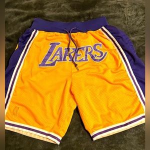 Los Angeles Lakers Basketball Shorts Sweatshorts Stitched Vintage XXL